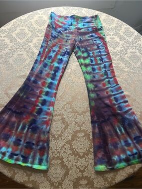 Women’s Tie-Dye Flared Leggings - Multicolor